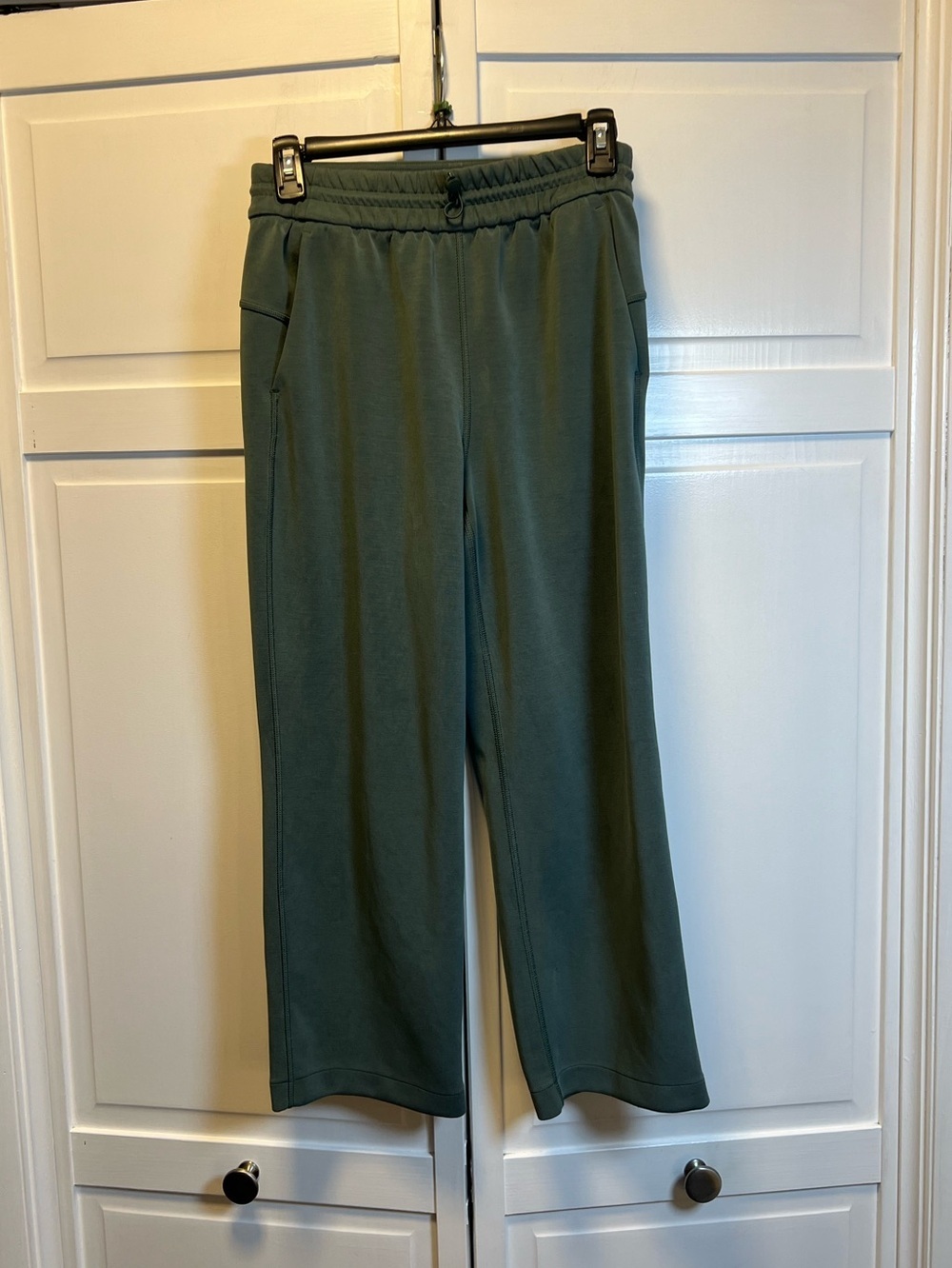 lululemon athletica Softstreme High-Rise Straight Green Cropped Pants Size 4 - Picture 4 of 16